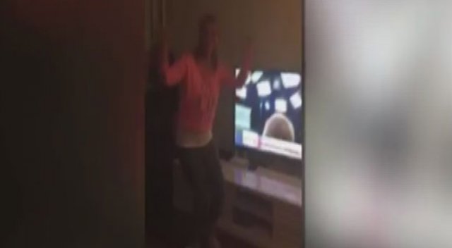 Esra Erol canlı yayında göbek attı!