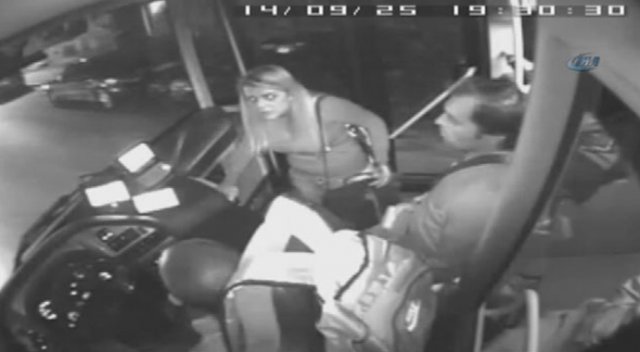 Kardeşinin kartıyla otobüse bindi, ortalığı birbirine kattı