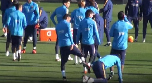 Neymar'dan Pique'ye tekme