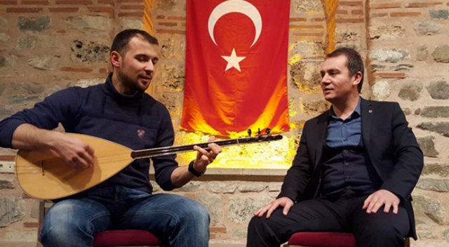Putin’e sazlı türkülü gönderme