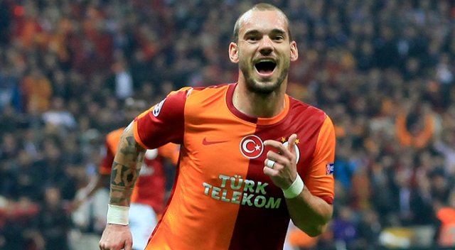 Yaramaz Sneijder iş başında!