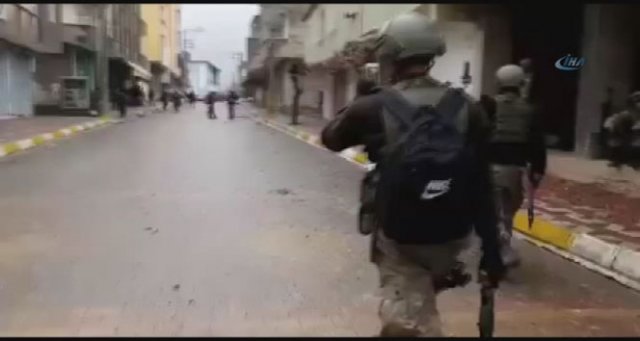 Asker ve polis Silopi'yi teröristlerden temizledi