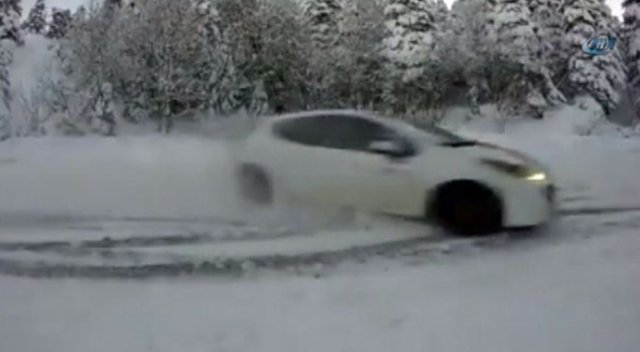 Buz üstünde ralli şov