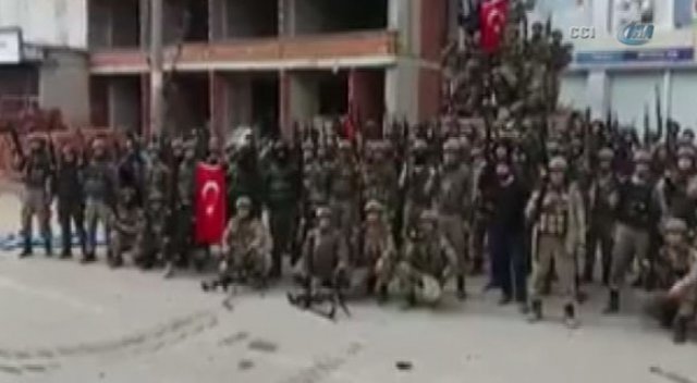 Güvenlik güçleri Cizre'yi ‘komando marşı’ ile inletti