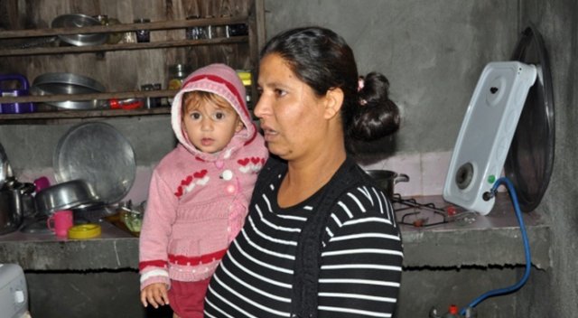 İnşaat halindeki evde yaşam mücadelesi