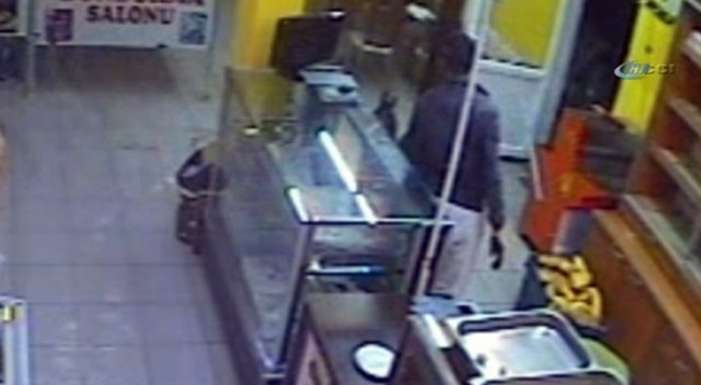 İşe başladığı gün hem kasayı hem de patronunu soydu