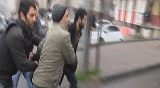 İstanbul'da güpegündüz silahlı soygun!