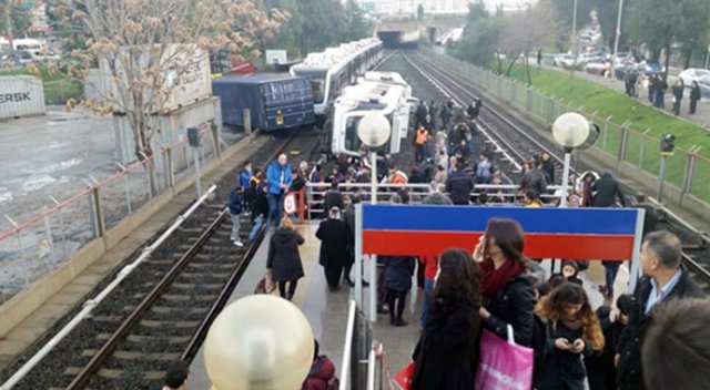İzmir'de metro kazası: 10 yaralı