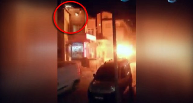 Küçükçekmece’de zırhlı polis aracına molotoflu saldırı
