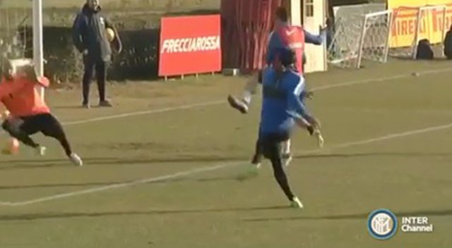 Melo'dan şık gol!