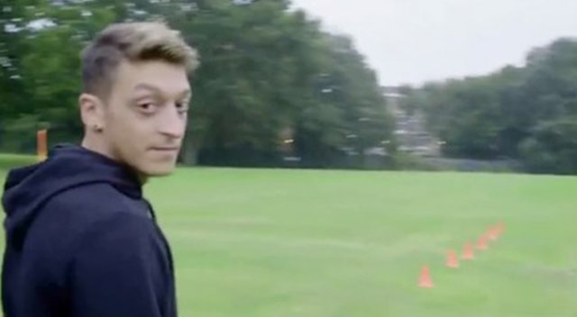 Mesut Özil şov sürüyor