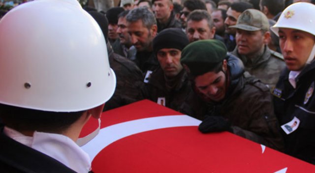 Şehit babasına üniformasıyla veda etti