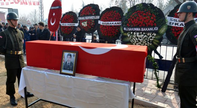 Sur şehidini on binler uğurladı