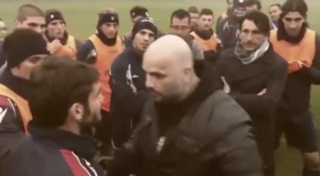 Taraftarlar oyunculardan hesap soruyor!