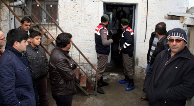 Yaşlı çift bıçaklanarak öldürüldü