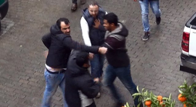 Yol kavgasında yumruklar konuştu