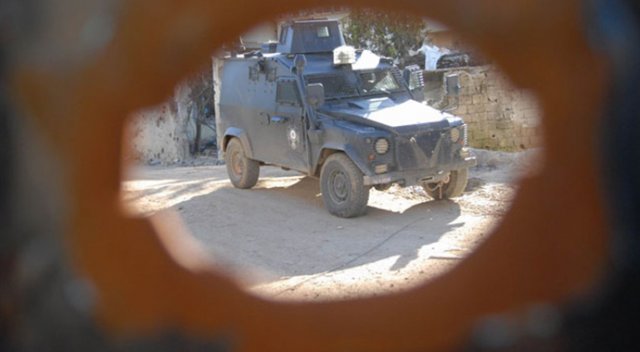 Cizre, bombalardan temizleniyor