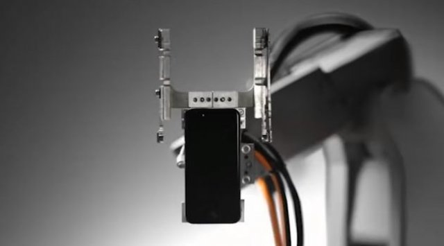 Apple'ın iPhone'ları geri dönüştüren robotu
