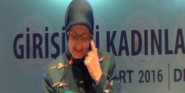 Bakan Ramazanoğlu, gözyaşlarına boğuldu