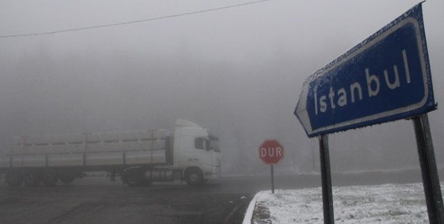 Bolu Dağı’nda kar yağışı ve sis etkili oldu