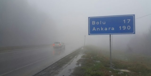Bolu Dağında görüş mesafesi 20 metreye düştü