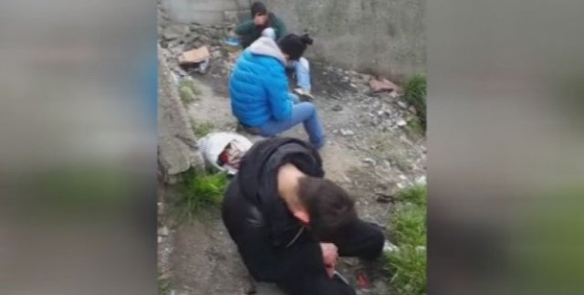 Bonzai içen gençlerin ibretlik görüntüsü