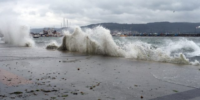 Çanakkale’de feribot seferleri durdu