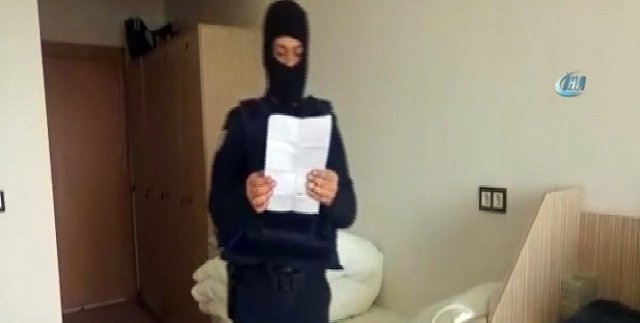 Çatışma bölgesindeki polisleri duygulandıran hediye