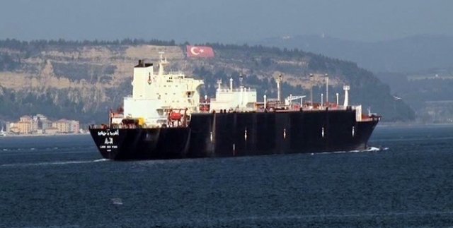 Doğalgaz tankeri Çanakkale Boğazı'ndan geçti