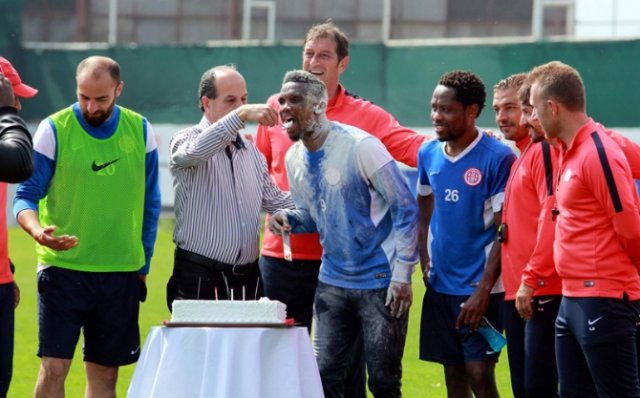 Eto’o 35 yaşına böyle girdi