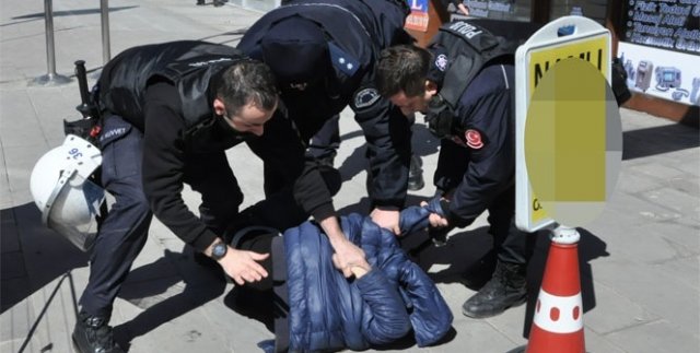 Eylem yapan HDP'liler gözaltına alındı görseli