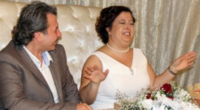 Gelin nikah masasında gülme krizine girerse