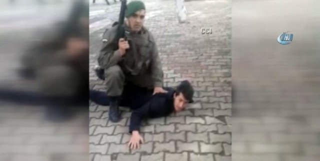 Hasmını öldüren zanlıyı asker böyle etkisiz hale getirdi