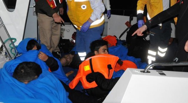Mültecileri taşıyan tekne battı: 5 ölü