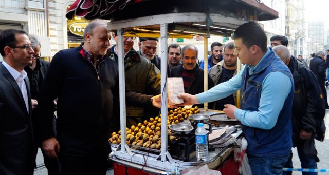 Oktay Vural'a İstiklal Caddesi'nde tepki