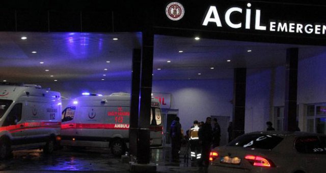 Polisleri taşıyan minibüs yan yattı: 18 polis yaralı