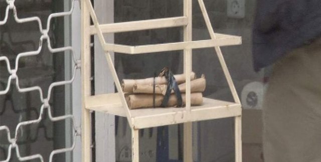 Valinin geçiş güzergahındaki paket polisi alarma geçirdi