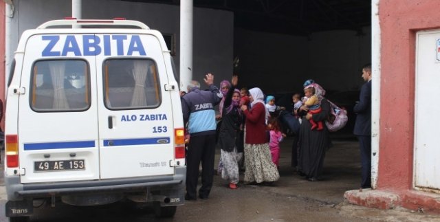 Dilenciler kendilerini görüntüleyen gazetecilere saldırdı