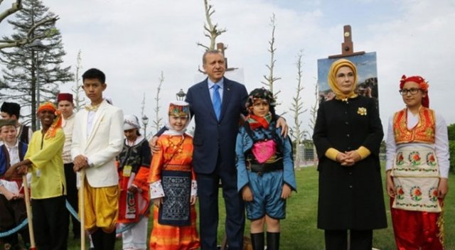 Dünya çocukları Külliye'de