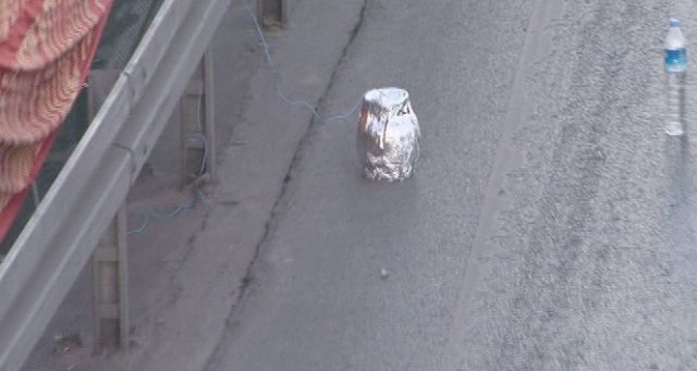 E-5 Karayoluna bırakılan piknik tüpü paniğe yol açtı