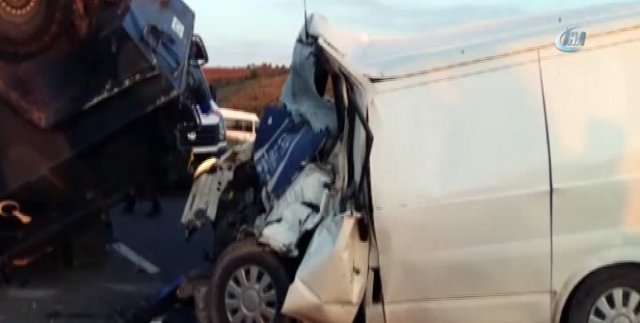 Hırsızların minibüsü askeri araca çarptı: 1 ölü, 1 yaralı