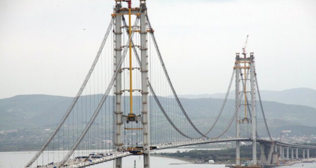 Körfez Geçiş Köprüsü'nde iki yakanın birleşmesine 340 metre kaldı