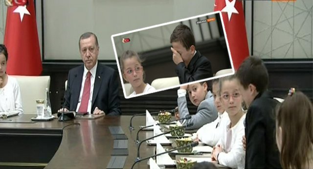 Minik öğrenci gözyaşlarına boğdu!