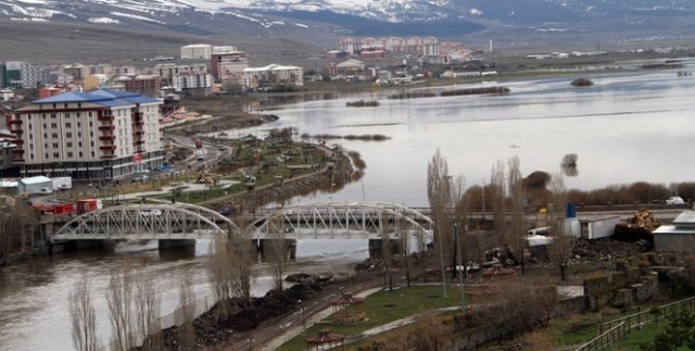 Nehir taştı, ova sular altında