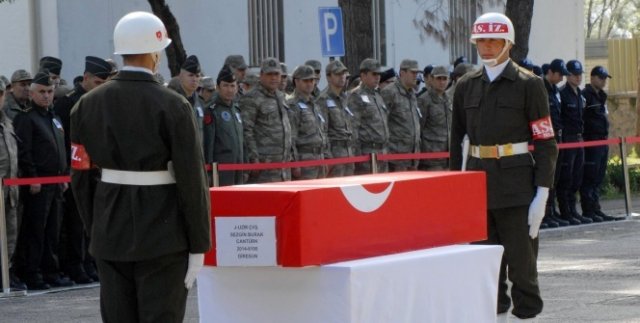 Şehit asker memleketine uğurlandı