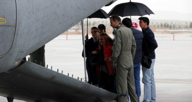Şehit eşinden 6 aylık bebeğine: 'Bak baban geldi'