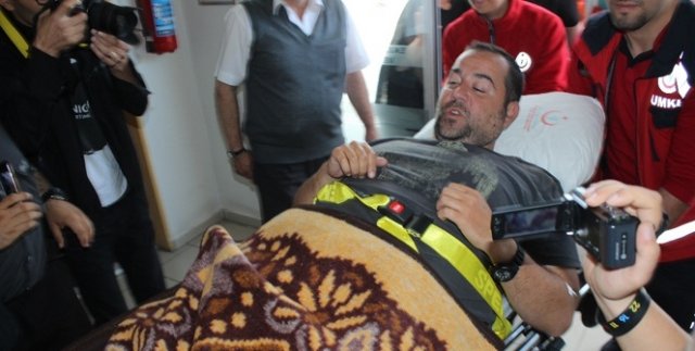 Ata Demirer kaza geçirdi!