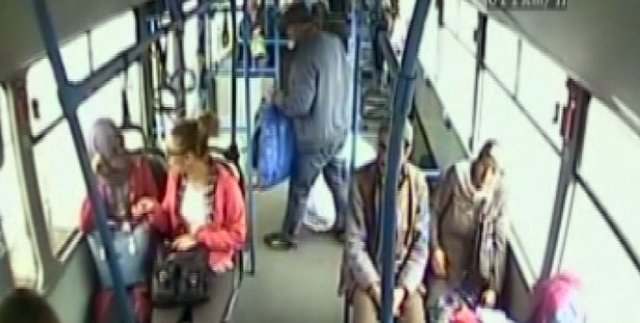 Halk otobüsünde bavul hırsızlığı kamerada