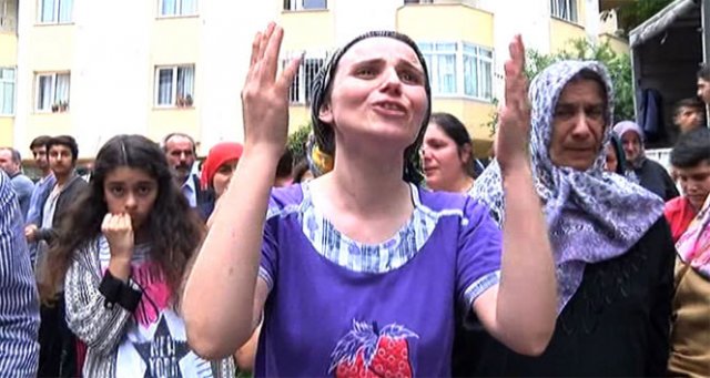 İstanbul'da temeli kayan bina böyle çöktü