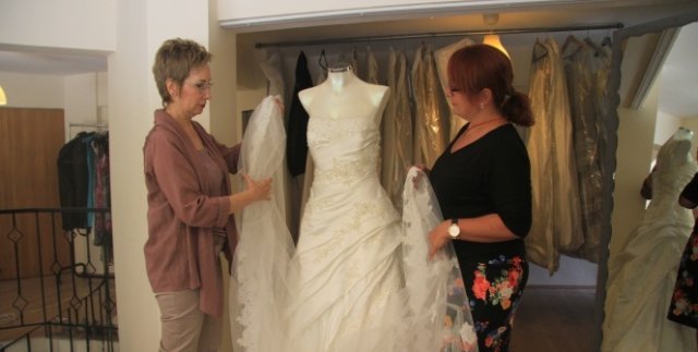 10 bin TL'lik gelinlikleri 300 TL'ye satıyor